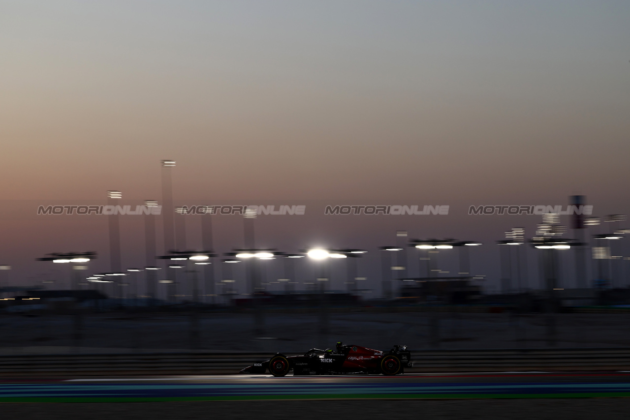 GP QATAR, Zhou Guanyu (CHN) Alfa Romeo F1 Team C43.

06.10.2023 Formula 1 World Championship, Rd 18, Qatar Grand Prix, Doha, Qatar, Qualifiche Day.

- www.xpbimages.com, EMail: requests@xpbimages.com © Copyright: Charniaux / XPB Images