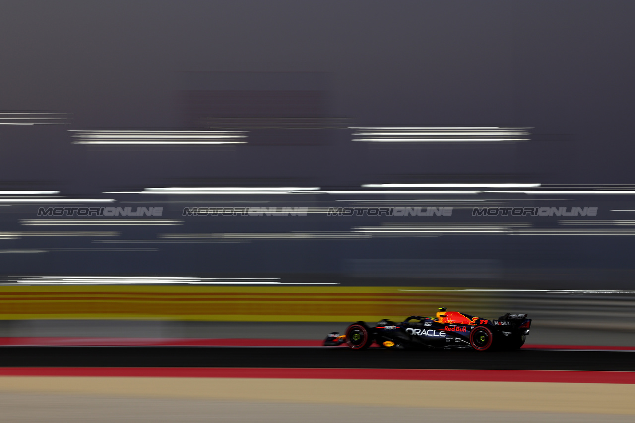 GP QATAR, Sergio Perez (MEX) Red Bull Racing RB19.

06.10.2023 Formula 1 World Championship, Rd 18, Qatar Grand Prix, Doha, Qatar, Qualifiche Day.

- www.xpbimages.com, EMail: requests@xpbimages.com © Copyright: Charniaux / XPB Images