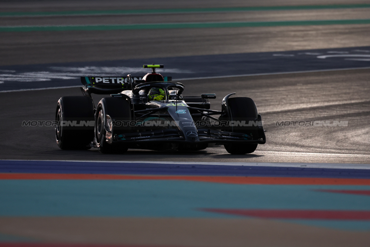 GP QATAR, Lewis Hamilton (GBR) Mercedes AMG F1 W14.

06.10.2023 Formula 1 World Championship, Rd 18, Qatar Grand Prix, Doha, Qatar, Qualifiche Day.

- www.xpbimages.com, EMail: requests@xpbimages.com © Copyright: Moy / XPB Images