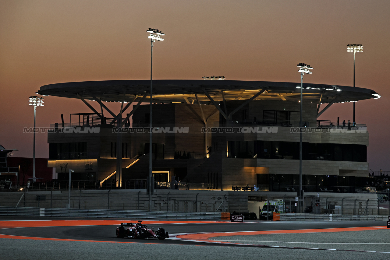 GP QATAR, Valtteri Bottas (FIN) Alfa Romeo F1 Team C43.

06.10.2023 Formula 1 World Championship, Rd 18, Qatar Grand Prix, Doha, Qatar, Qualifiche Day.

- www.xpbimages.com, EMail: requests@xpbimages.com © Copyright: Moy / XPB Images