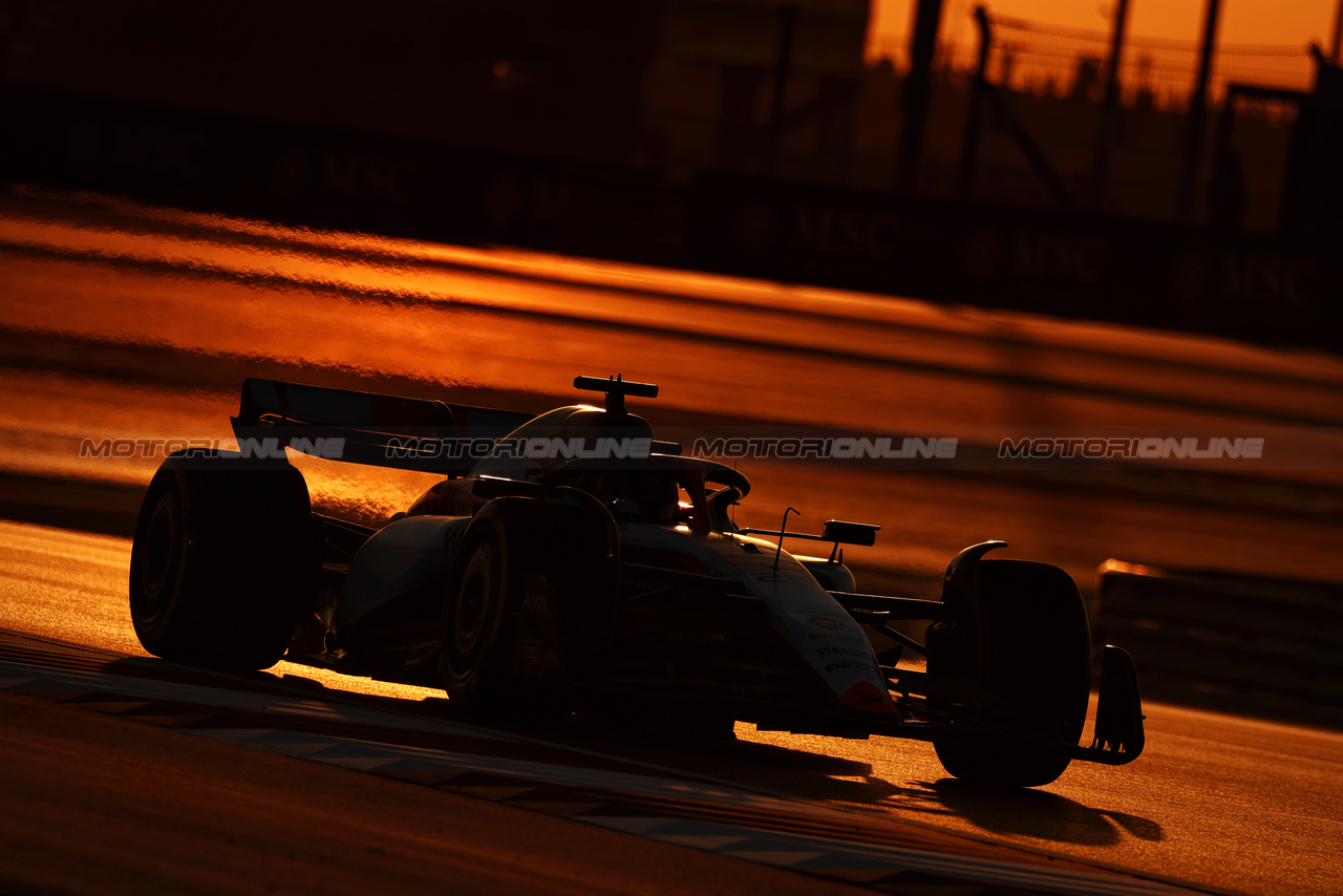 GP QATAR, Alexander Albon (THA) Williams Racing FW45.

06.10.2023 Formula 1 World Championship, Rd 18, Qatar Grand Prix, Doha, Qatar, Qualifiche Day.

- www.xpbimages.com, EMail: requests@xpbimages.com © Copyright: Moy / XPB Images