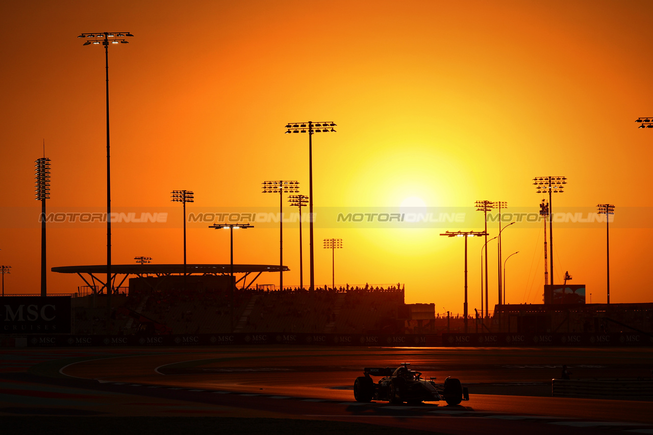 GP QATAR, Zhou Guanyu (CHN) Alfa Romeo F1 Team C43.

06.10.2023 Formula 1 World Championship, Rd 18, Qatar Grand Prix, Doha, Qatar, Qualifiche Day.

- www.xpbimages.com, EMail: requests@xpbimages.com © Copyright: Moy / XPB Images