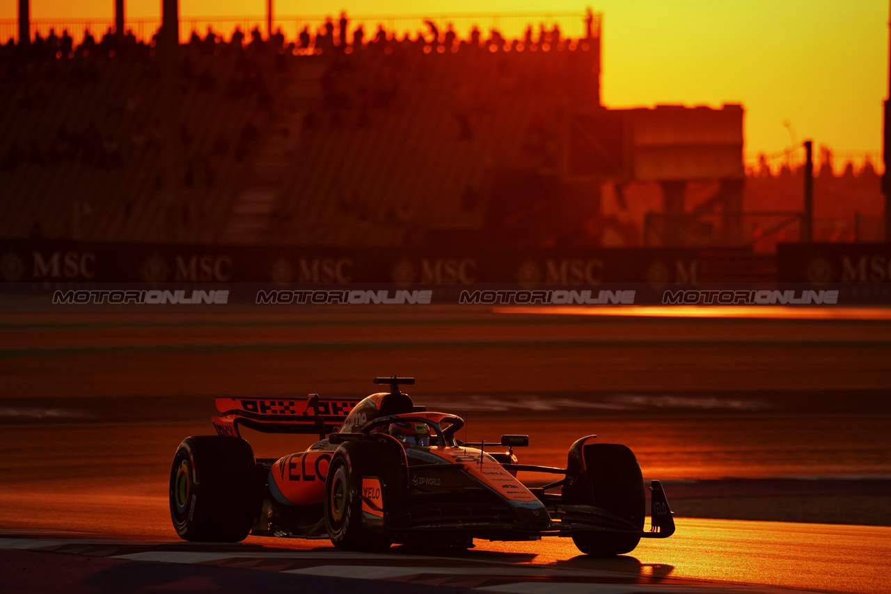 GP QATAR, Oscar Piastri (AUS) McLaren MCL60.

06.10.2023 Formula 1 World Championship, Rd 18, Qatar Grand Prix, Doha, Qatar, Qualifiche Day.

- www.xpbimages.com, EMail: requests@xpbimages.com © Copyright: Moy / XPB Images