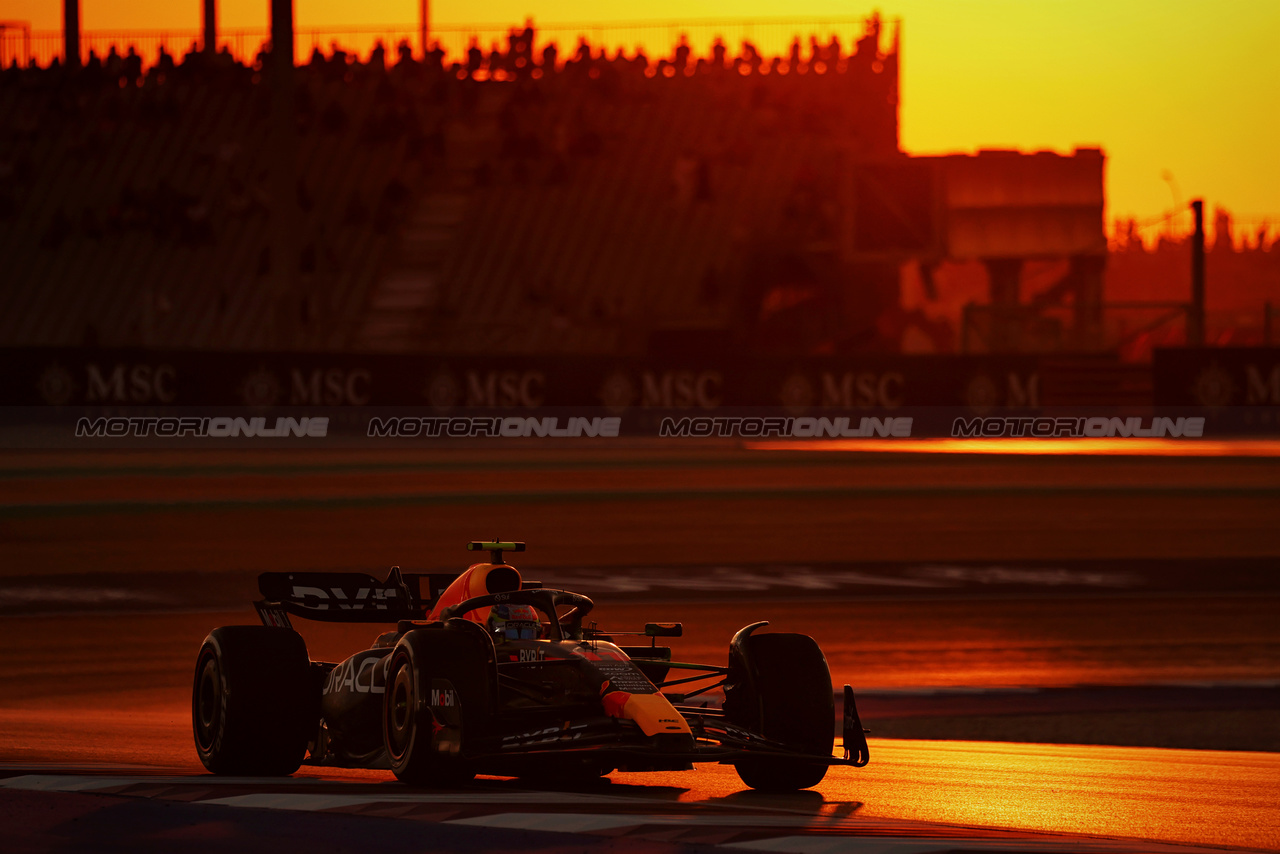 GP QATAR, Sergio Perez (MEX) Red Bull Racing RB19.

06.10.2023 Formula 1 World Championship, Rd 18, Qatar Grand Prix, Doha, Qatar, Qualifiche Day.

- www.xpbimages.com, EMail: requests@xpbimages.com © Copyright: Moy / XPB Images