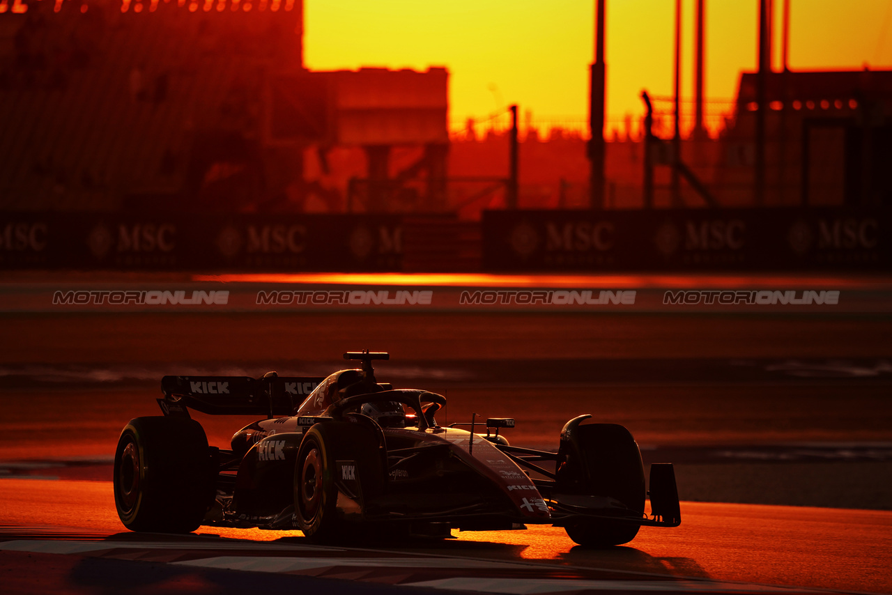 GP QATAR, Valtteri Bottas (FIN) Alfa Romeo F1 Team C43.

06.10.2023 Formula 1 World Championship, Rd 18, Qatar Grand Prix, Doha, Qatar, Qualifiche Day.

- www.xpbimages.com, EMail: requests@xpbimages.com © Copyright: Moy / XPB Images