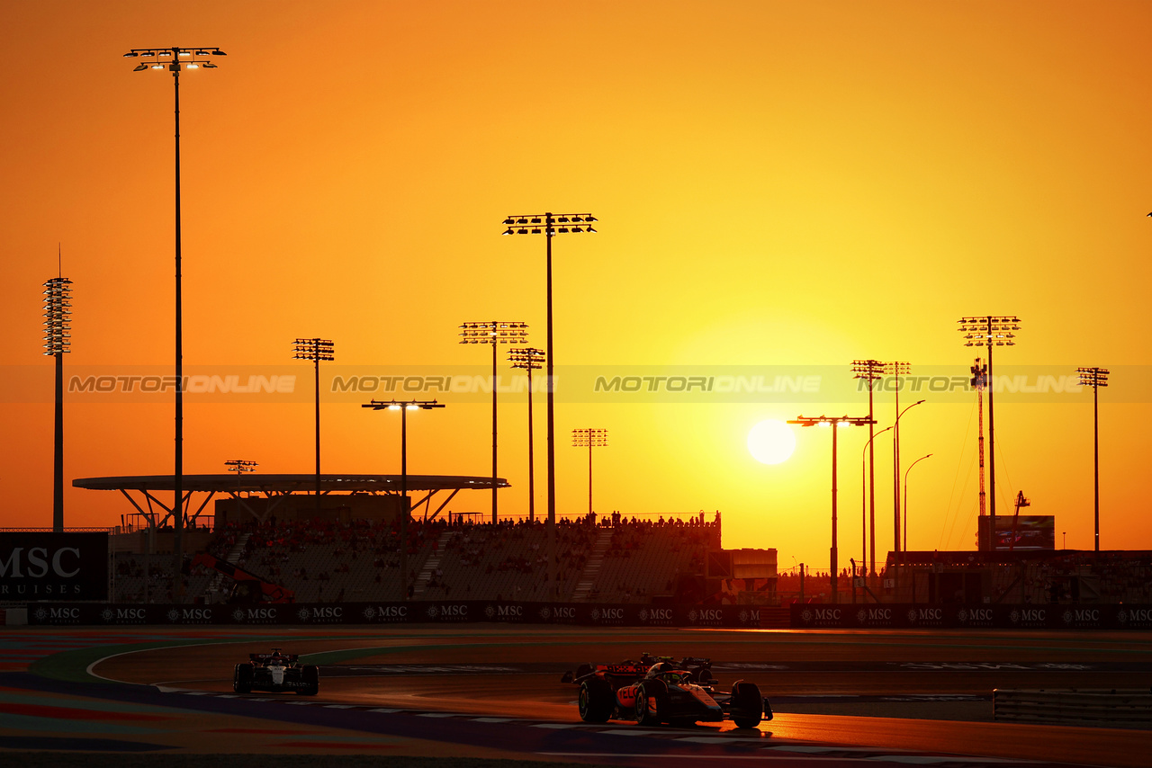 GP QATAR, Oscar Piastri (AUS) McLaren MCL60.

06.10.2023 Formula 1 World Championship, Rd 18, Qatar Grand Prix, Doha, Qatar, Qualifiche Day.

- www.xpbimages.com, EMail: requests@xpbimages.com © Copyright: Moy / XPB Images