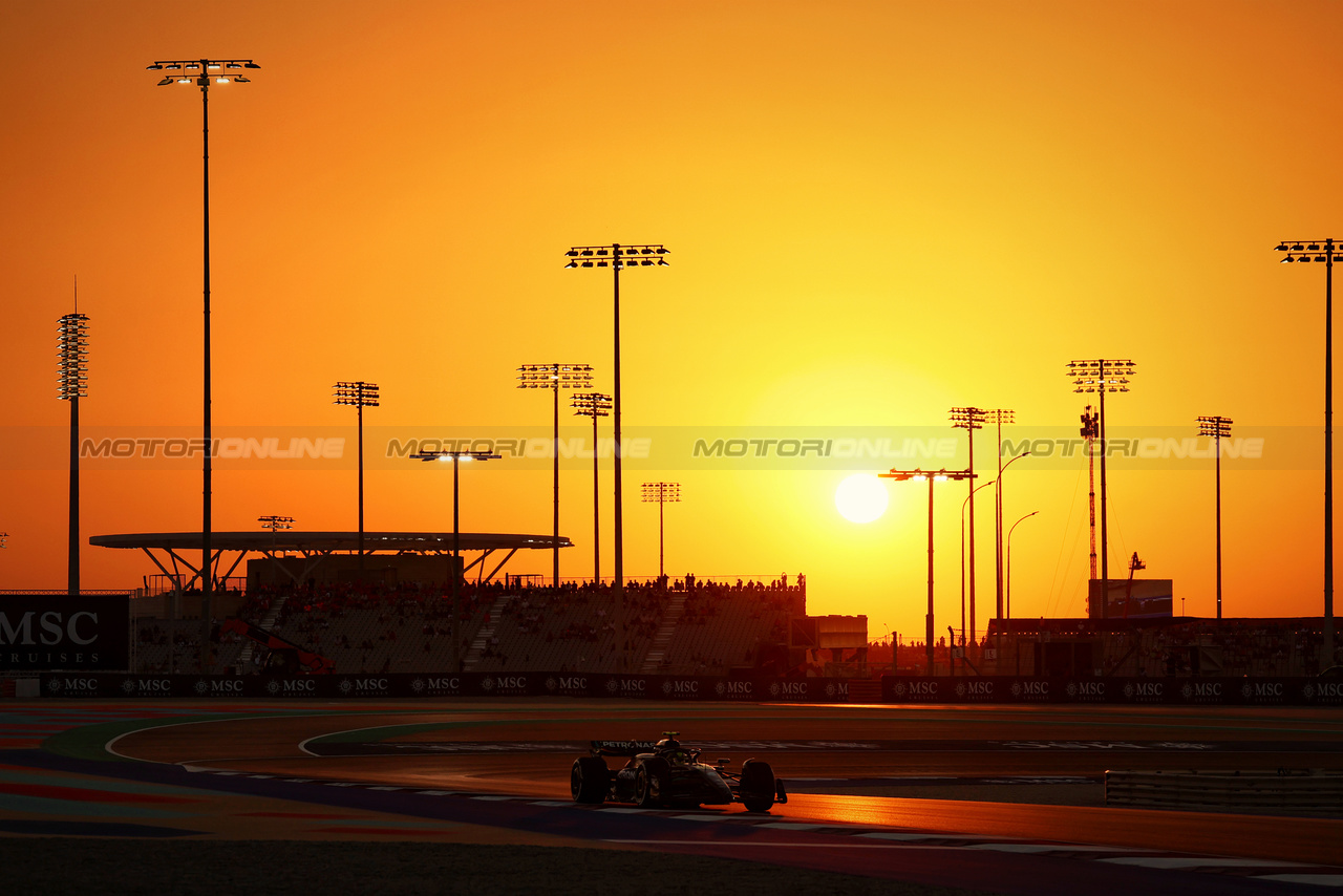 GP QATAR, Lewis Hamilton (GBR) Mercedes AMG F1 W14.

06.10.2023 Formula 1 World Championship, Rd 18, Qatar Grand Prix, Doha, Qatar, Qualifiche Day.

- www.xpbimages.com, EMail: requests@xpbimages.com © Copyright: Moy / XPB Images