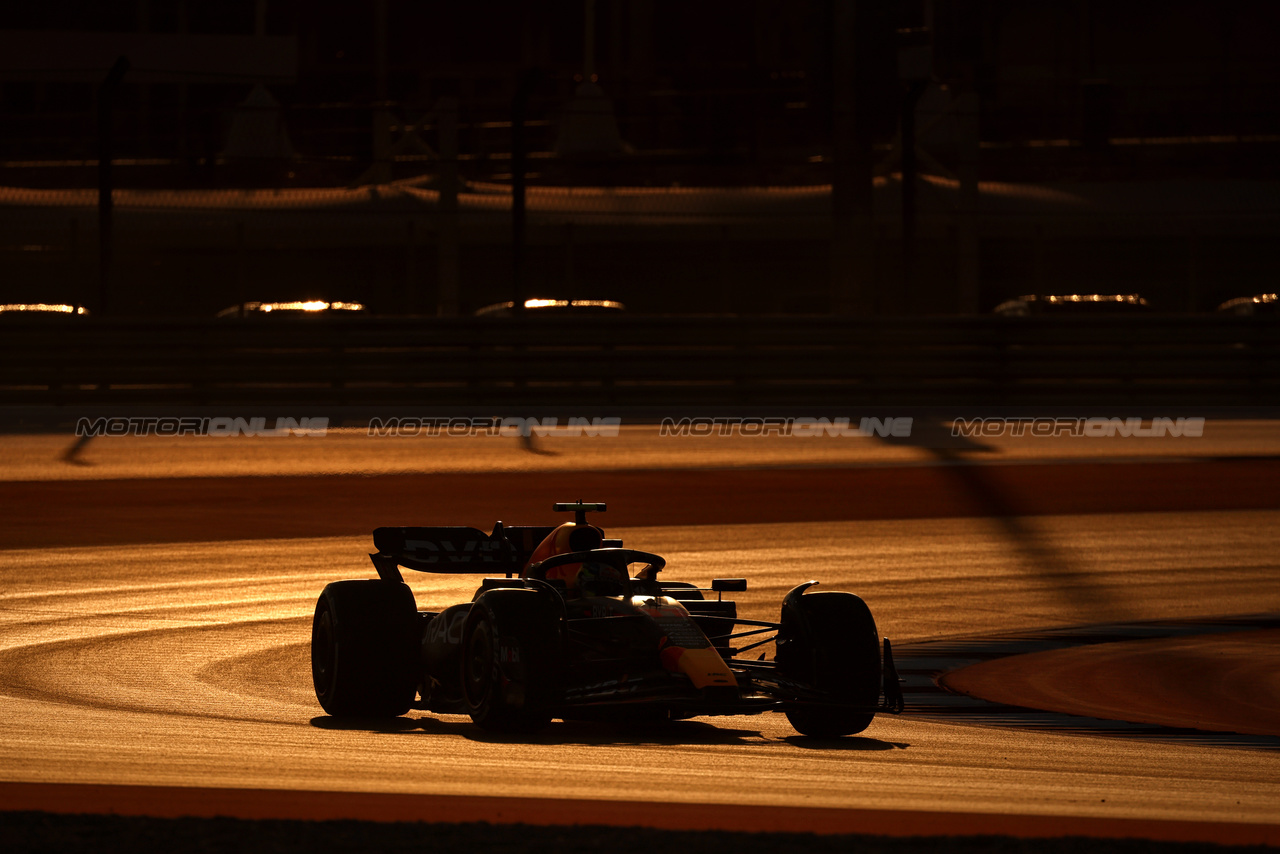 GP QATAR, Sergio Perez (MEX) Red Bull Racing RB19.

06.10.2023 Formula 1 World Championship, Rd 18, Qatar Grand Prix, Doha, Qatar, Qualifiche Day.

- www.xpbimages.com, EMail: requests@xpbimages.com © Copyright: Moy / XPB Images