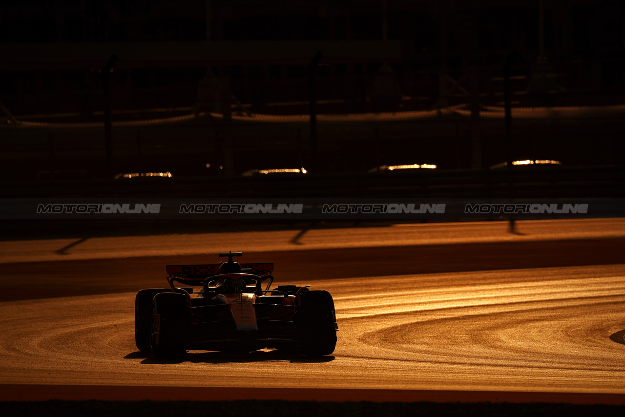 GP QATAR, Lando Norris (GBR) McLaren MCL60.

06.10.2023 Formula 1 World Championship, Rd 18, Qatar Grand Prix, Doha, Qatar, Qualifiche Day.

- www.xpbimages.com, EMail: requests@xpbimages.com © Copyright: Moy / XPB Images