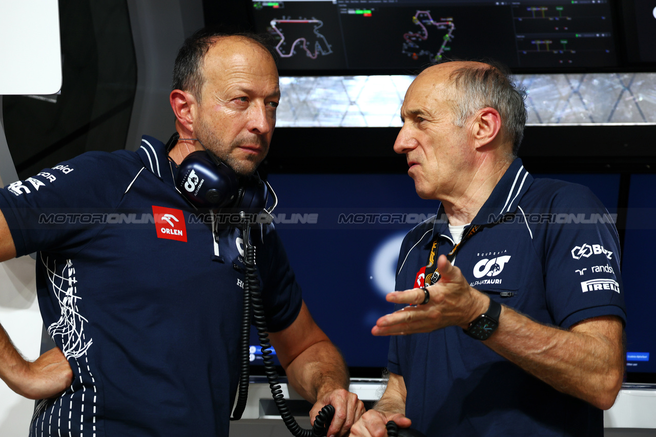 GP QATAR, (L to R): Peter Bayer, AlphaTauri Chief Executive Officer with Franz Tost (AUT) AlphaTauri Team Principal.

06.10.2023 Formula 1 World Championship, Rd 18, Qatar Grand Prix, Doha, Qatar, Qualifiche Day.

 - www.xpbimages.com, EMail: requests@xpbimages.com © Copyright: Coates / XPB Images