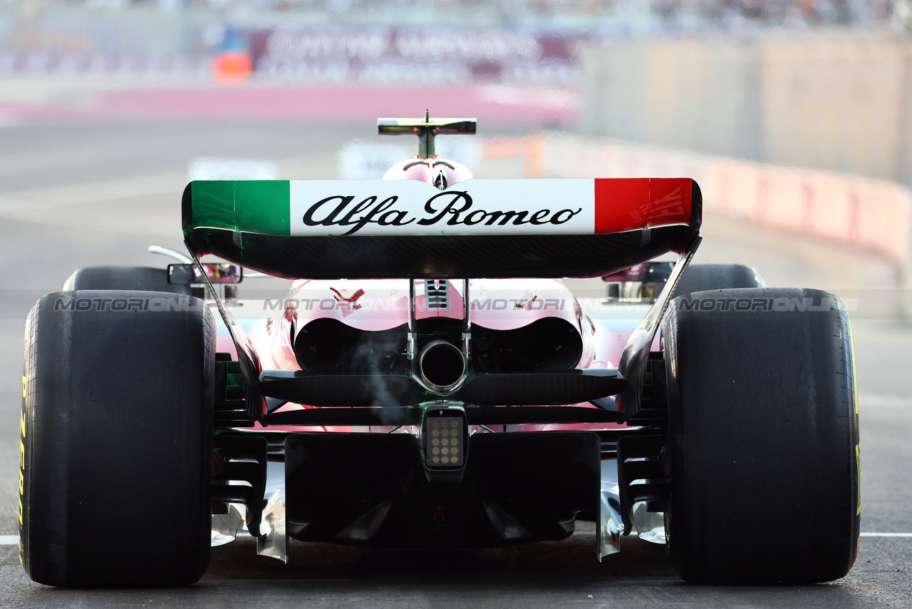 GP QATAR, Zhou Guanyu (CHN) Alfa Romeo F1 Team C43.

06.10.2023 Formula 1 World Championship, Rd 18, Qatar Grand Prix, Doha, Qatar, Qualifiche Day.

 - www.xpbimages.com, EMail: requests@xpbimages.com © Copyright: Coates / XPB Images