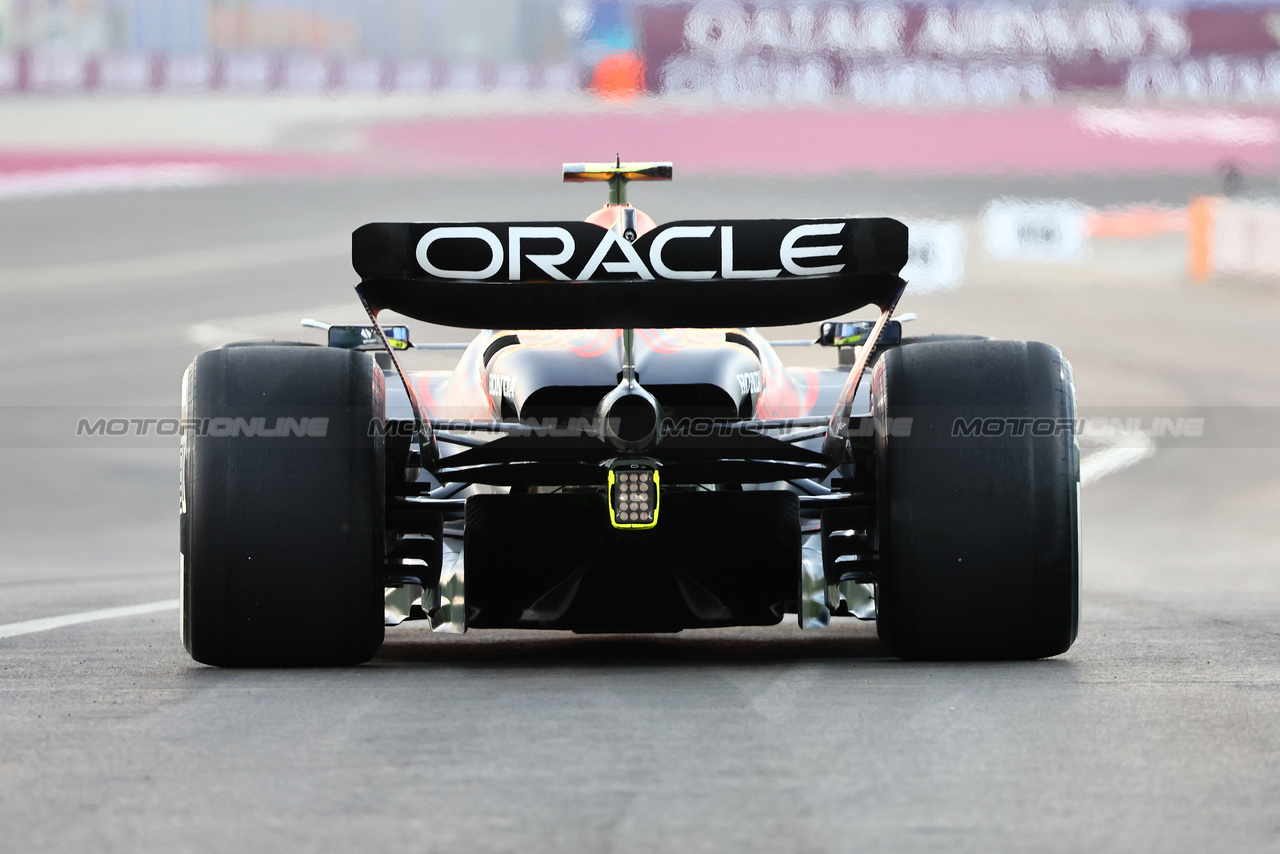 GP QATAR, Sergio Perez (MEX) Red Bull Racing RB19.

06.10.2023 Formula 1 World Championship, Rd 18, Qatar Grand Prix, Doha, Qatar, Qualifiche Day.

 - www.xpbimages.com, EMail: requests@xpbimages.com © Copyright: Coates / XPB Images