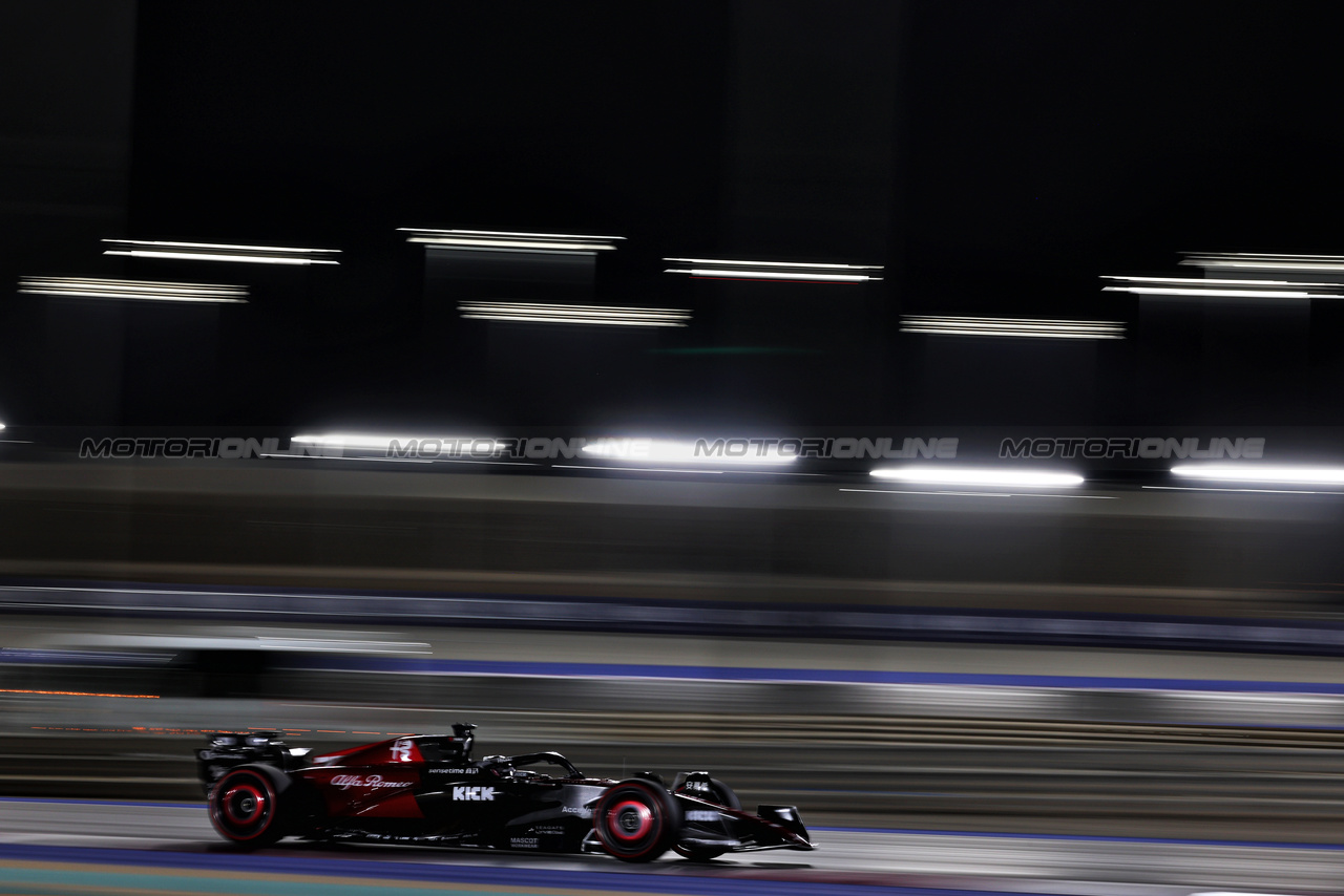 GP QATAR, Valtteri Bottas (FIN) Alfa Romeo F1 Team C43.

06.10.2023 Formula 1 World Championship, Rd 18, Qatar Grand Prix, Doha, Qatar, Qualifiche Day.

 - www.xpbimages.com, EMail: requests@xpbimages.com © Copyright: Coates / XPB Images