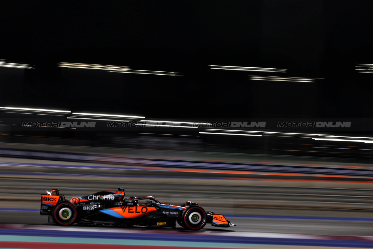 GP QATAR, Oscar Piastri (AUS) McLaren MCL60.

06.10.2023 Formula 1 World Championship, Rd 18, Qatar Grand Prix, Doha, Qatar, Qualifiche Day.

 - www.xpbimages.com, EMail: requests@xpbimages.com © Copyright: Coates / XPB Images