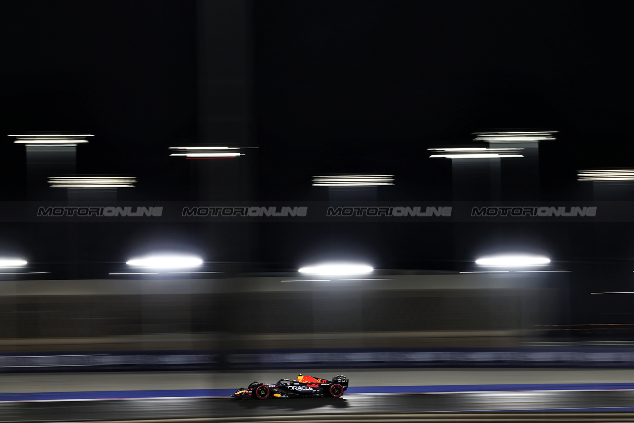 GP QATAR, Sergio Perez (MEX) Red Bull Racing RB19.

06.10.2023 Formula 1 World Championship, Rd 18, Qatar Grand Prix, Doha, Qatar, Qualifiche Day.

 - www.xpbimages.com, EMail: requests@xpbimages.com © Copyright: Coates / XPB Images