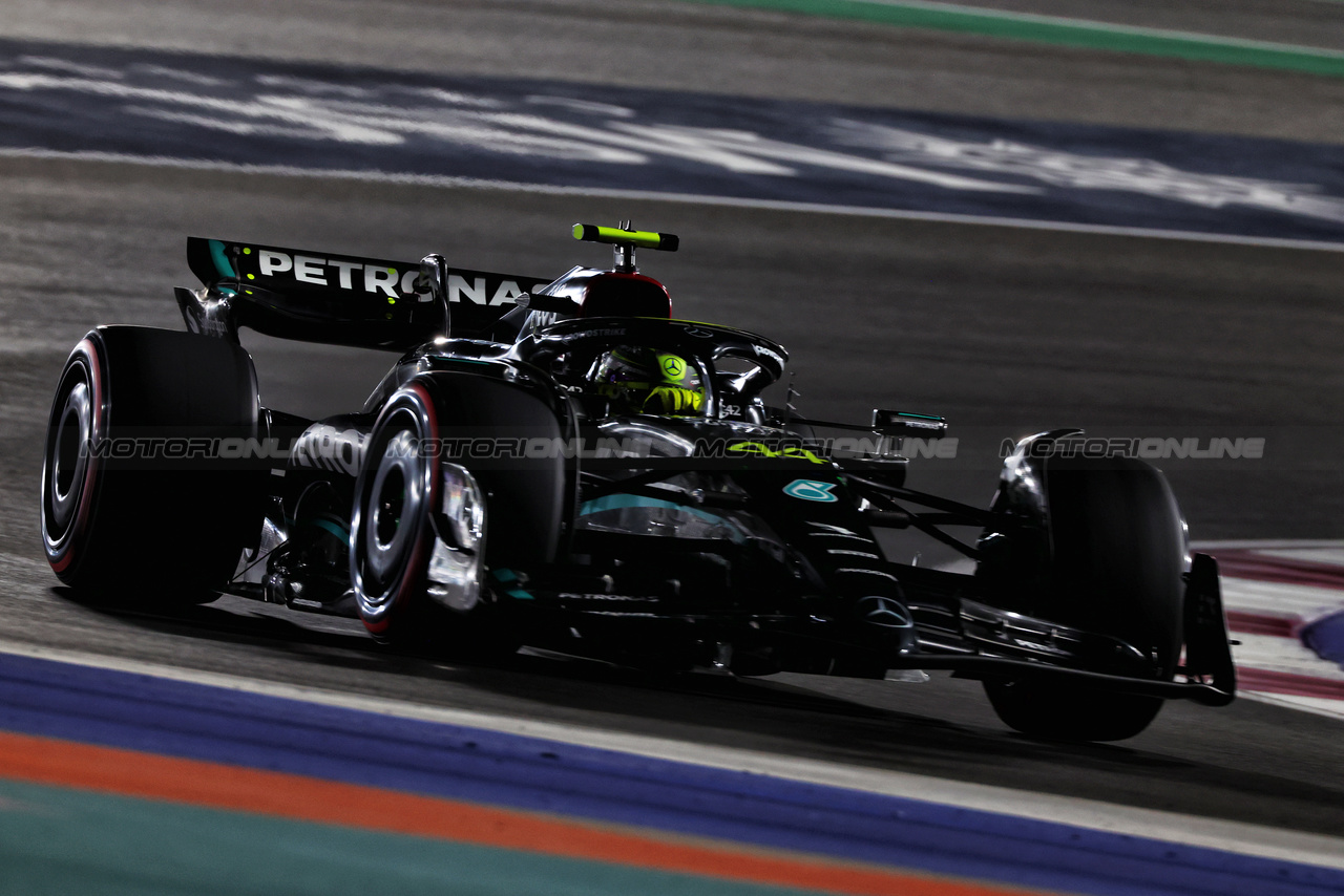 GP QATAR, Lewis Hamilton (GBR) Mercedes AMG F1 W14.

06.10.2023 Formula 1 World Championship, Rd 18, Qatar Grand Prix, Doha, Qatar, Qualifiche Day.

 - www.xpbimages.com, EMail: requests@xpbimages.com © Copyright: Coates / XPB Images