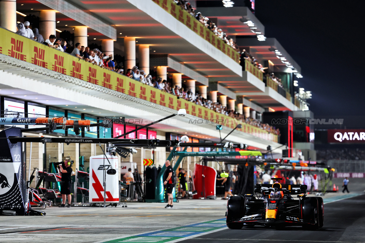 GP QATAR, Max Verstappen (NLD) Red Bull Racing RB19 leaves the pits.

06.10.2023 Formula 1 World Championship, Rd 18, Qatar Grand Prix, Doha, Qatar, Qualifiche Day.

- www.xpbimages.com, EMail: requests@xpbimages.com © Copyright: Batchelor / XPB Images