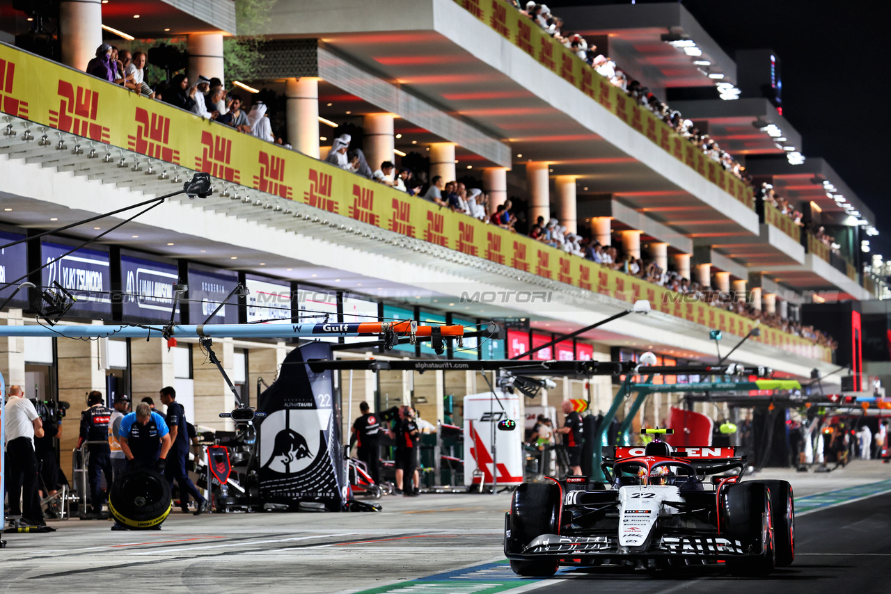 GP QATAR, Yuki Tsunoda (JPN) AlphaTauri AT04 leaves the pits.

06.10.2023 Formula 1 World Championship, Rd 18, Qatar Grand Prix, Doha, Qatar, Qualifiche Day.

- www.xpbimages.com, EMail: requests@xpbimages.com © Copyright: Batchelor / XPB Images