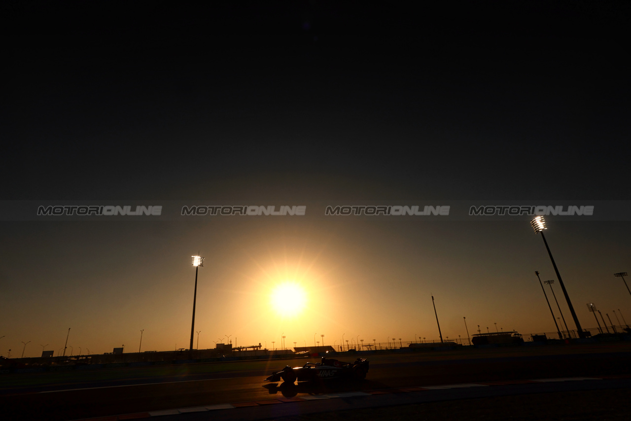 GP QATAR, Nico Hulkenberg (GER) Haas VF-23.

06.10.2023 Formula 1 World Championship, Rd 18, Qatar Grand Prix, Doha, Qatar, Qualifiche Day.

- www.xpbimages.com, EMail: requests@xpbimages.com © Copyright: Charniaux / XPB Images