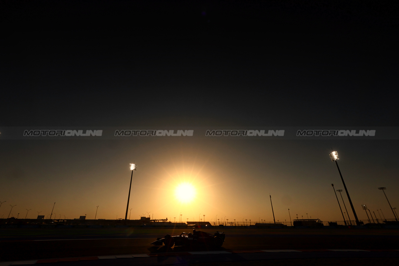 GP QATAR, Zhou Guanyu (CHN) Alfa Romeo F1 Team C43.

06.10.2023 Formula 1 World Championship, Rd 18, Qatar Grand Prix, Doha, Qatar, Qualifiche Day.

- www.xpbimages.com, EMail: requests@xpbimages.com © Copyright: Charniaux / XPB Images