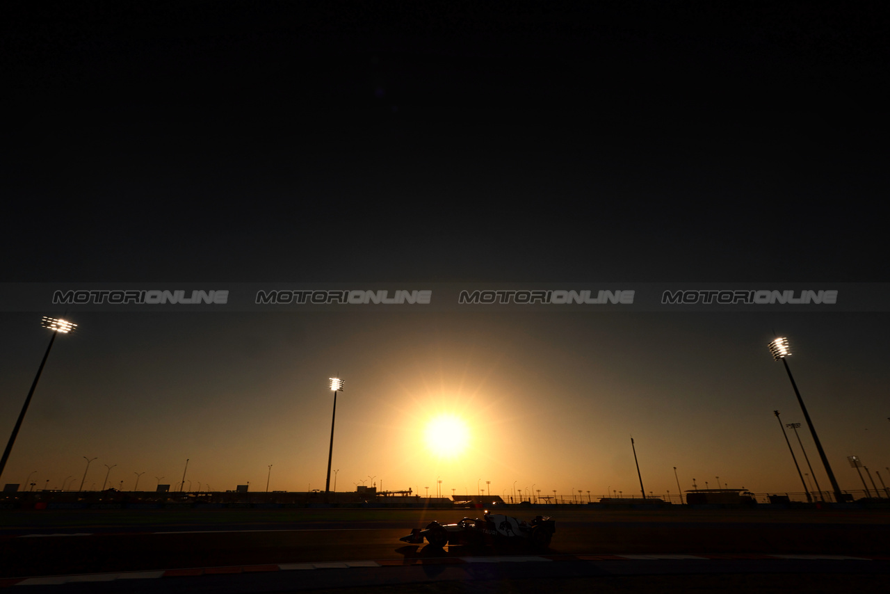 GP QATAR, Liam Lawson (NZL) AlphaTauri AT04.

06.10.2023 Formula 1 World Championship, Rd 18, Qatar Grand Prix, Doha, Qatar, Qualifiche Day.

- www.xpbimages.com, EMail: requests@xpbimages.com © Copyright: Charniaux / XPB Images