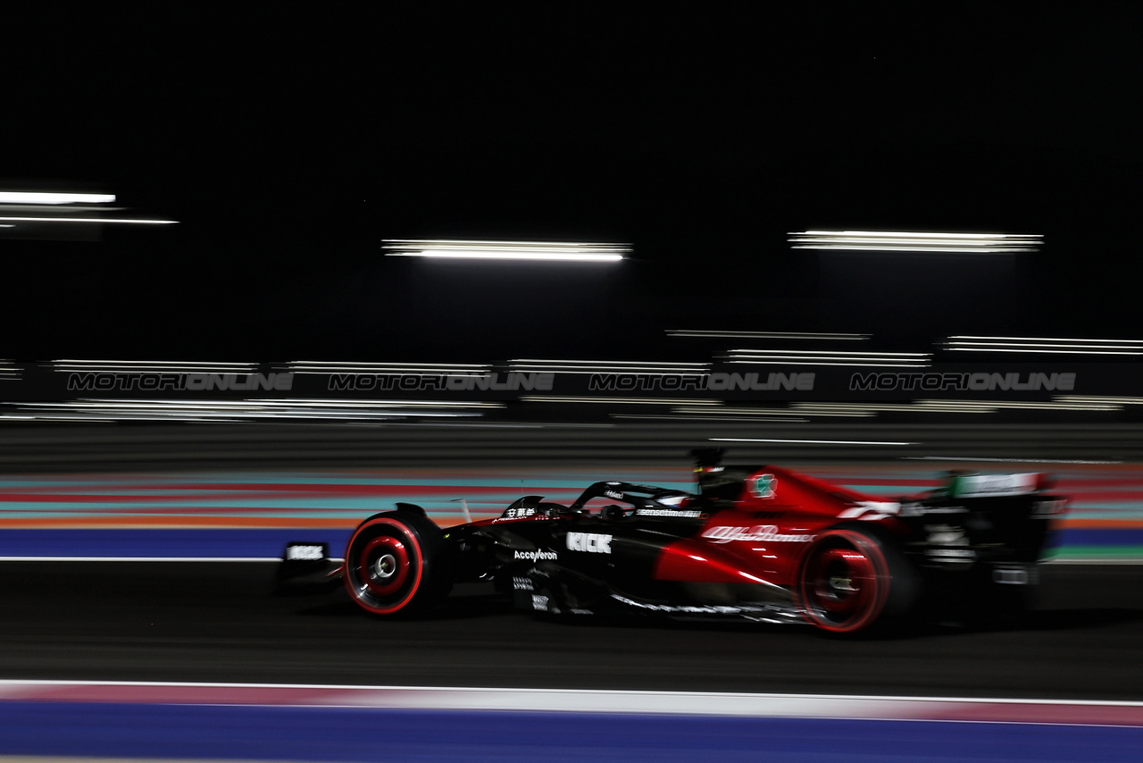 GP QATAR, Valtteri Bottas (FIN) Alfa Romeo F1 Team C43.

06.10.2023 Formula 1 World Championship, Rd 18, Qatar Grand Prix, Doha, Qatar, Qualifiche Day.

- www.xpbimages.com, EMail: requests@xpbimages.com © Copyright: Moy / XPB Images