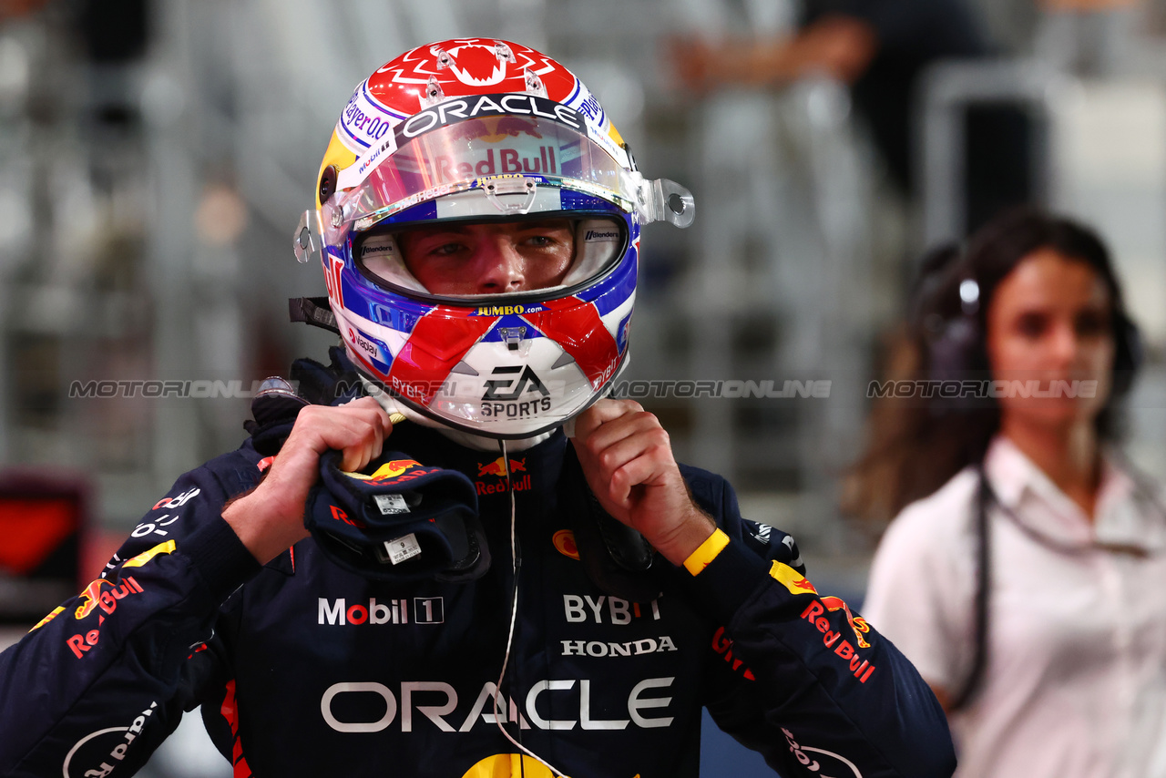 GP QATAR, Pole sitter Max Verstappen (NLD) Red Bull Racing in qualifying parc ferme.

06.10.2023 Formula 1 World Championship, Rd 18, Qatar Grand Prix, Doha, Qatar, Qualifiche Day.

 - www.xpbimages.com, EMail: requests@xpbimages.com © Copyright: Coates / XPB Images