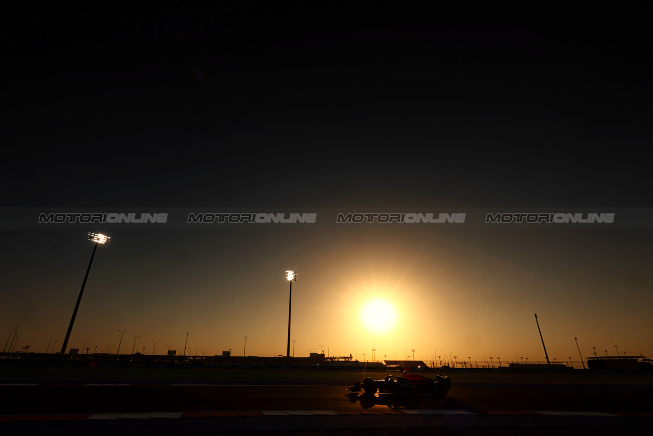 GP QATAR, Sergio Perez (MEX) Red Bull Racing RB19.

06.10.2023 Formula 1 World Championship, Rd 18, Qatar Grand Prix, Doha, Qatar, Qualifiche Day.

- www.xpbimages.com, EMail: requests@xpbimages.com © Copyright: Charniaux / XPB Images