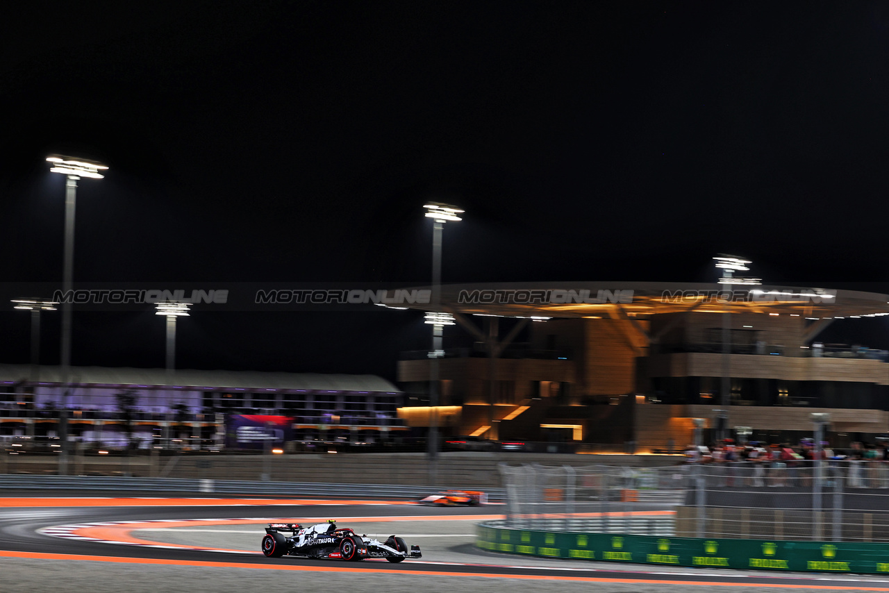 GP QATAR, Yuki Tsunoda (JPN) AlphaTauri AT04.

06.10.2023 Formula 1 World Championship, Rd 18, Qatar Grand Prix, Doha, Qatar, Qualifiche Day.

 - www.xpbimages.com, EMail: requests@xpbimages.com © Copyright: Coates / XPB Images