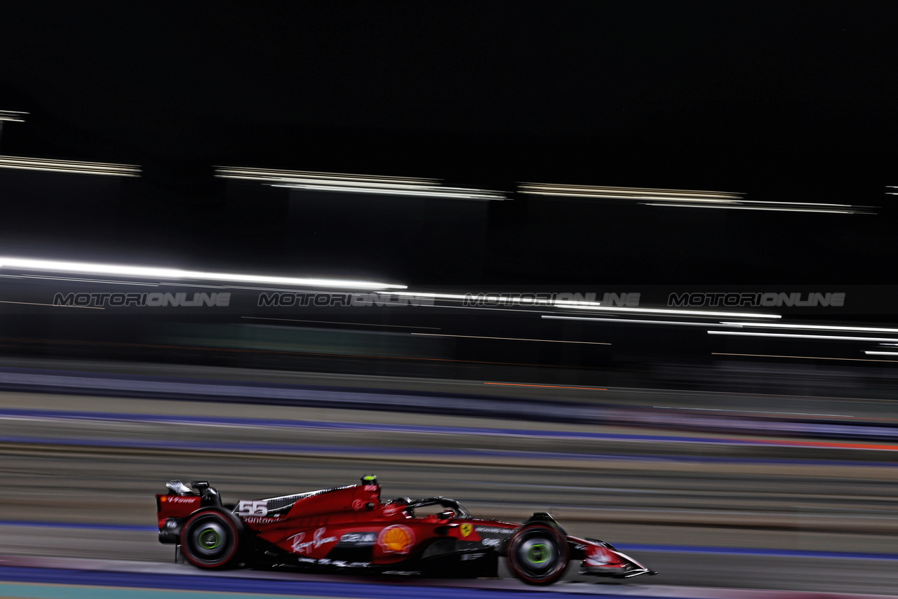 GP QATAR, Carlos Sainz Jr (ESP) Ferrari SF-23.

06.10.2023 Formula 1 World Championship, Rd 18, Qatar Grand Prix, Doha, Qatar, Qualifiche Day.

 - www.xpbimages.com, EMail: requests@xpbimages.com © Copyright: Coates / XPB Images