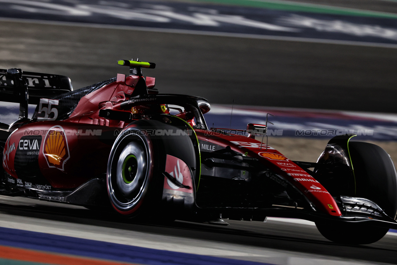 GP QATAR, Carlos Sainz Jr (ESP) Ferrari SF-23.

06.10.2023 Formula 1 World Championship, Rd 18, Qatar Grand Prix, Doha, Qatar, Qualifiche Day.

 - www.xpbimages.com, EMail: requests@xpbimages.com © Copyright: Coates / XPB Images