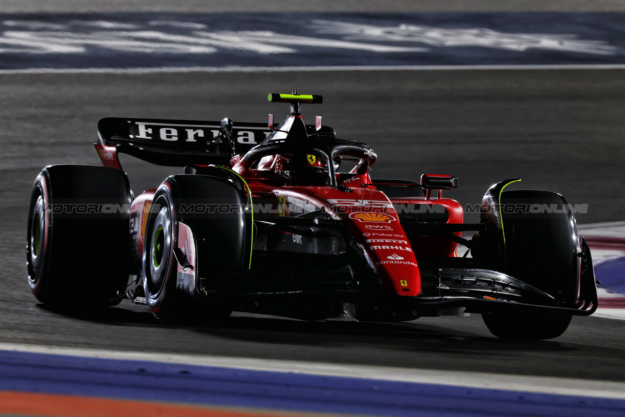GP QATAR, Carlos Sainz Jr (ESP) Ferrari SF-23.

06.10.2023 Formula 1 World Championship, Rd 18, Qatar Grand Prix, Doha, Qatar, Qualifiche Day.

 - www.xpbimages.com, EMail: requests@xpbimages.com © Copyright: Coates / XPB Images