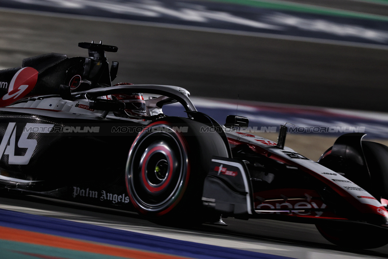 GP QATAR, Kevin Magnussen (DEN) Haas VF-23.

06.10.2023 Formula 1 World Championship, Rd 18, Qatar Grand Prix, Doha, Qatar, Qualifiche Day.

 - www.xpbimages.com, EMail: requests@xpbimages.com © Copyright: Coates / XPB Images