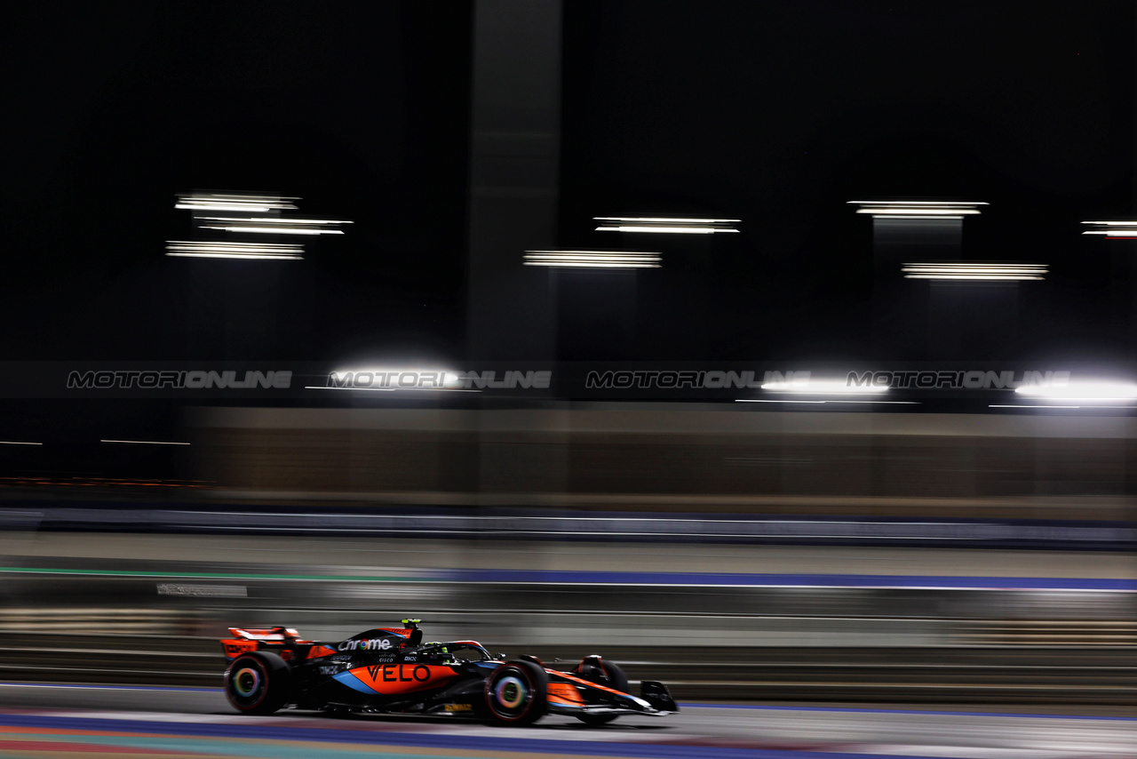 GP QATAR, Lando Norris (GBR) McLaren MCL60.

06.10.2023 Formula 1 World Championship, Rd 18, Qatar Grand Prix, Doha, Qatar, Qualifiche Day.

 - www.xpbimages.com, EMail: requests@xpbimages.com © Copyright: Coates / XPB Images