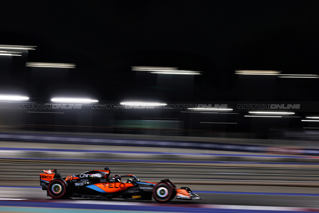 GP QATAR, Oscar Piastri (AUS) McLaren MCL60.

06.10.2023 Formula 1 World Championship, Rd 18, Qatar Grand Prix, Doha, Qatar, Qualifiche Day.

 - www.xpbimages.com, EMail: requests@xpbimages.com © Copyright: Coates / XPB Images
