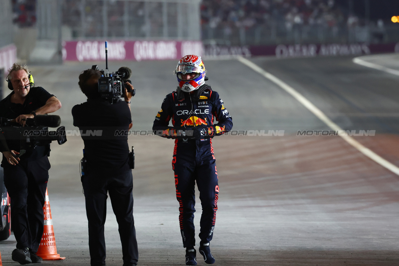 GP QATAR, Max Verstappen (NLD) Red Bull Racing in qualifying parc ferme.

06.10.2023 Formula 1 World Championship, Rd 18, Qatar Grand Prix, Doha, Qatar, Qualifiche Day.

 - www.xpbimages.com, EMail: requests@xpbimages.com © Copyright: Coates / XPB Images