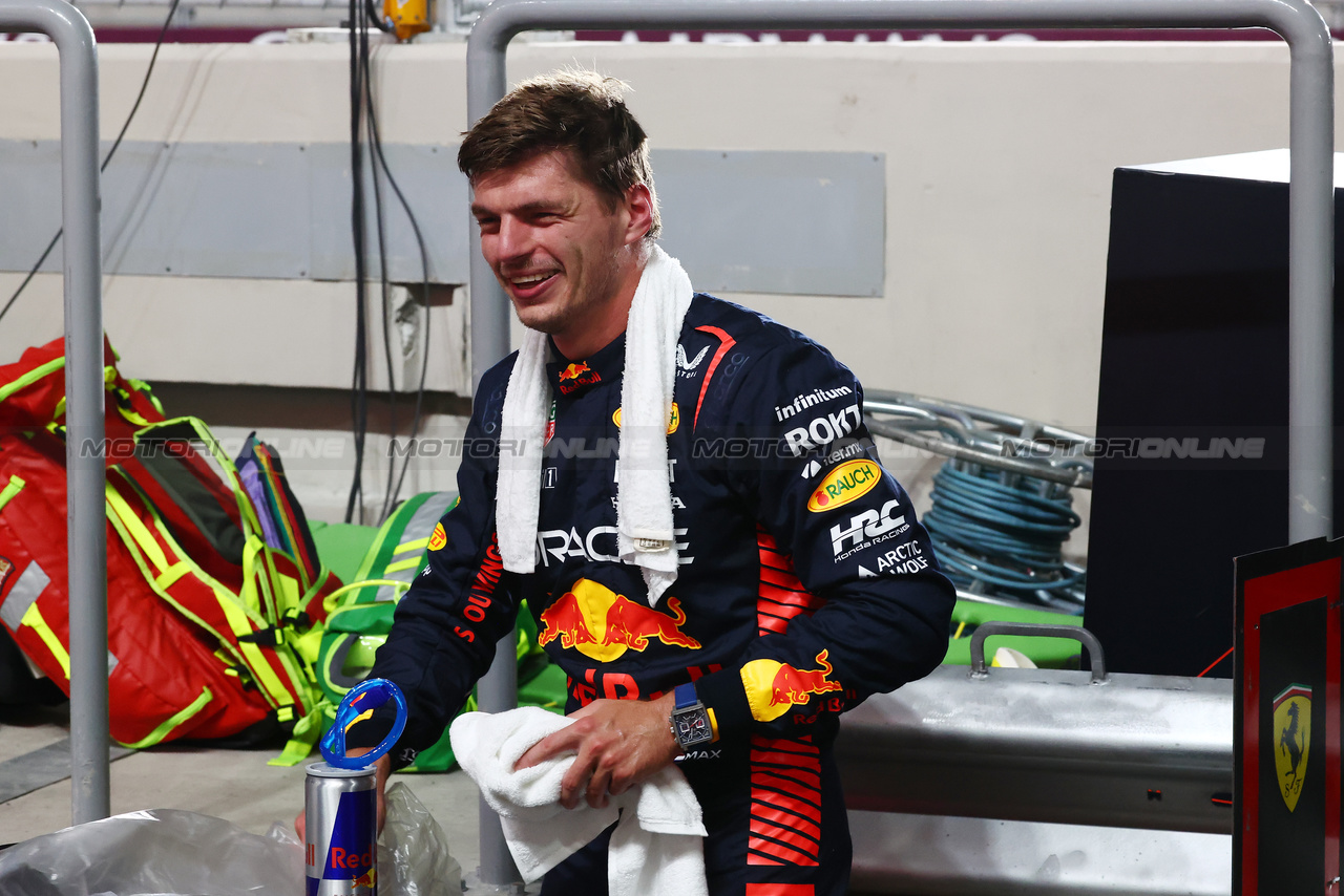 GP QATAR, Max Verstappen (NLD) Red Bull Racing in qualifying parc ferme.

06.10.2023 Formula 1 World Championship, Rd 18, Qatar Grand Prix, Doha, Qatar, Qualifiche Day.

 - www.xpbimages.com, EMail: requests@xpbimages.com © Copyright: Coates / XPB Images