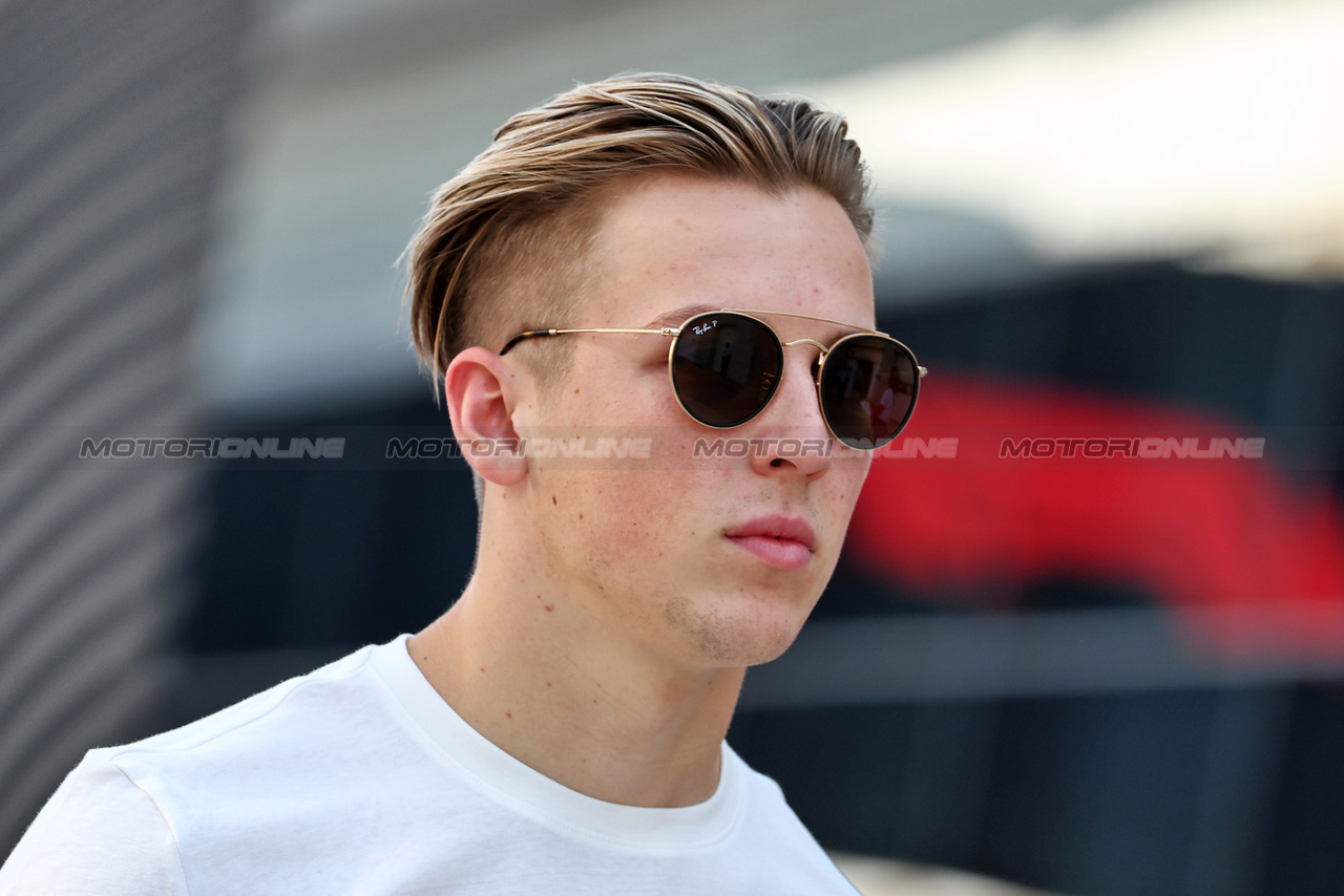 GP QATAR, Liam Lawson (NZL) AlphaTauri.

06.10.2023 Formula 1 World Championship, Rd 18, Qatar Grand Prix, Doha, Qatar, Qualifiche Day.

- www.xpbimages.com, EMail: requests@xpbimages.com © Copyright: Moy / XPB Images