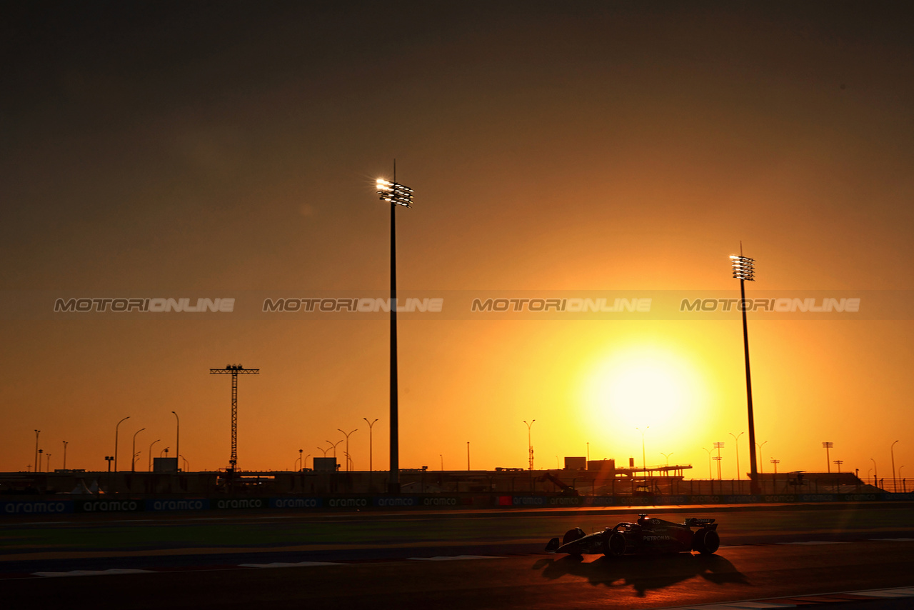GP QATAR, George Russell (GBR) Mercedes AMG F1 W14.

06.10.2023 Formula 1 World Championship, Rd 18, Qatar Grand Prix, Doha, Qatar, Qualifiche Day.

- www.xpbimages.com, EMail: requests@xpbimages.com © Copyright: Charniaux / XPB Images