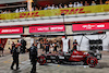 GP QATAR, Valtteri Bottas (FIN) Alfa Romeo F1 Team C43 in the pits.
06.10.2023 Formula 1 World Championship, Rd 18, Qatar Grand Prix, Doha, Qatar, Qualifiche Day.
- www.xpbimages.com, EMail: requests@xpbimages.com © Copyright: Batchelor / XPB Images