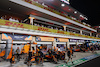 GP QATAR, Lando Norris (GBR) McLaren MCL60 e Oscar Piastri (AUS) McLaren MCL60 in the pits.
06.10.2023 Formula 1 World Championship, Rd 18, Qatar Grand Prix, Doha, Qatar, Qualifiche Day.
- www.xpbimages.com, EMail: requests@xpbimages.com © Copyright: Batchelor / XPB Images