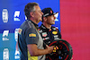 GP QATAR, (L to R): Mario Isola (ITA) Pirelli Racing Manager presents the Pirelli Pole Position Award to Max Verstappen (NLD) Red Bull Racing.
06.10.2023 Formula 1 World Championship, Rd 18, Qatar Grand Prix, Doha, Qatar, Qualifiche Day.
 - www.xpbimages.com, EMail: requests@xpbimages.com © Copyright: Coates / XPB Images