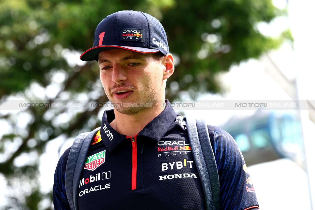 GP SINGAPORE, Max Verstappen (NLD) Red Bull Racing.

17.09.2023. Formula 1 World Championship, Rd 16, Singapore Grand Prix, Marina Bay Street Circuit, Singapore, Gara Day.

 - www.xpbimages.com, EMail: requests@xpbimages.com © Copyright: Coates / XPB Images