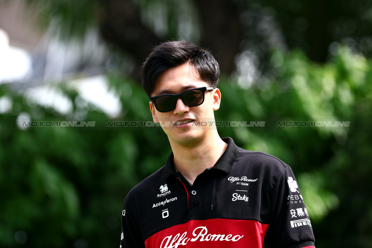 GP SINGAPORE, Zhou Guanyu (CHN) Alfa Romeo F1 Team.

17.09.2023. Formula 1 World Championship, Rd 16, Singapore Grand Prix, Marina Bay Street Circuit, Singapore, Gara Day.

 - www.xpbimages.com, EMail: requests@xpbimages.com © Copyright: Coates / XPB Images