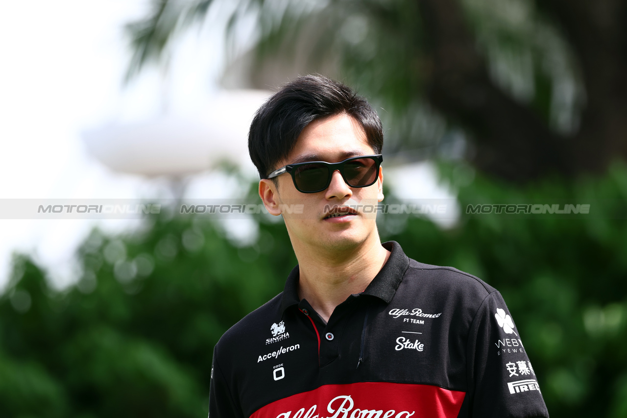 GP SINGAPORE, Zhou Guanyu (CHN) Alfa Romeo F1 Team.

17.09.2023. Formula 1 World Championship, Rd 16, Singapore Grand Prix, Marina Bay Street Circuit, Singapore, Gara Day.

 - www.xpbimages.com, EMail: requests@xpbimages.com © Copyright: Coates / XPB Images