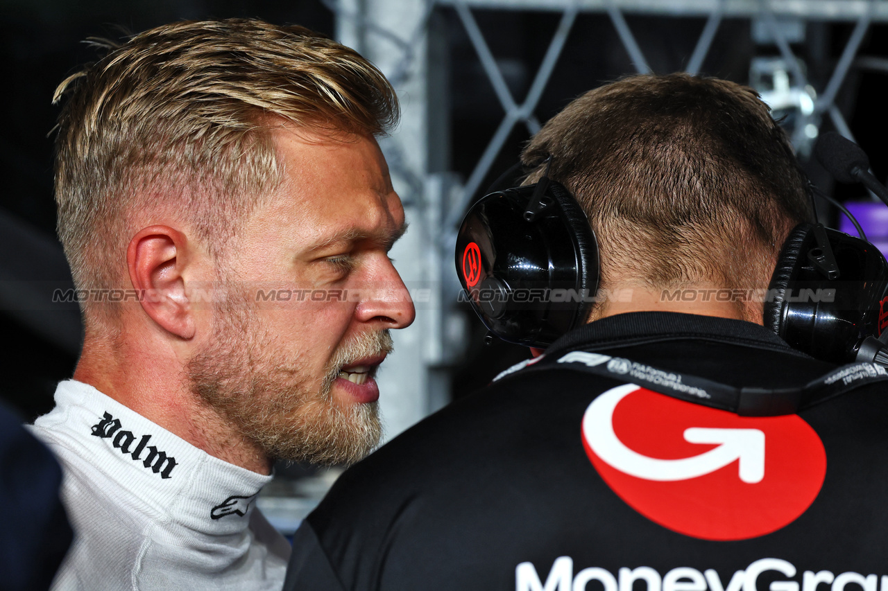 GP SINGAPORE, Kevin Magnussen (DEN) Haas F1 Team on the grid.

17.09.2023. Formula 1 World Championship, Rd 16, Singapore Grand Prix, Marina Bay Street Circuit, Singapore, Gara Day.

- www.xpbimages.com, EMail: requests@xpbimages.com © Copyright: Batchelor / XPB Images