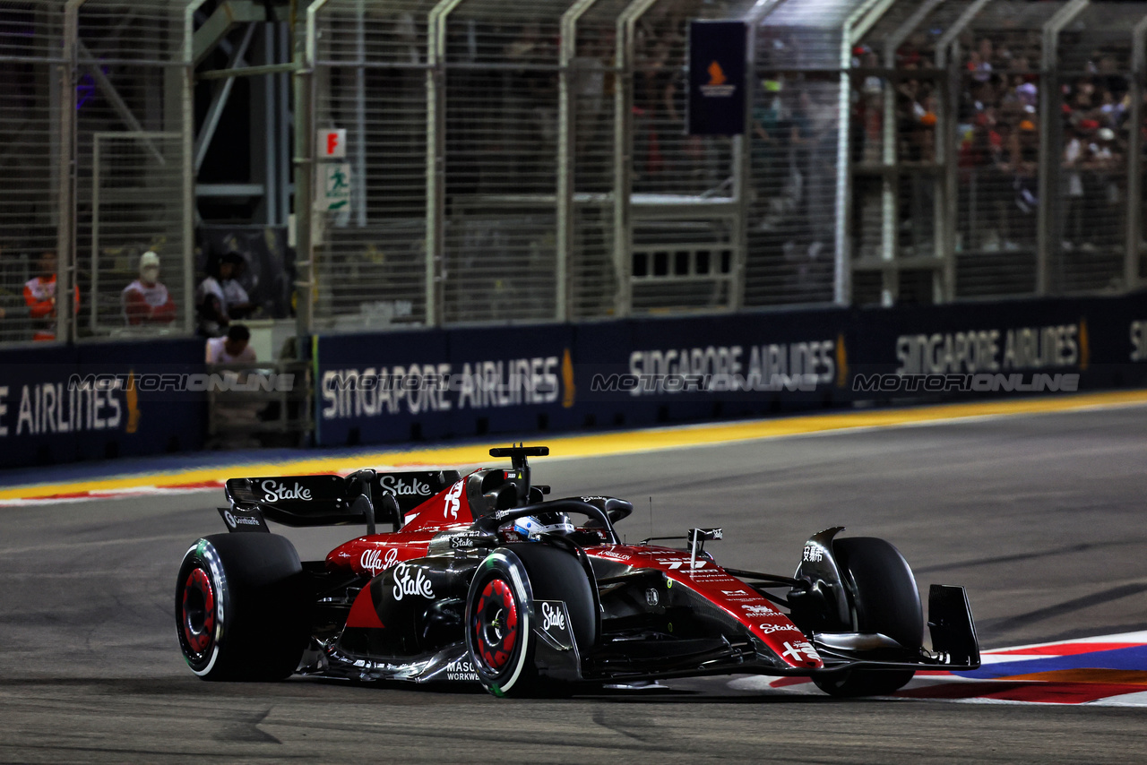 GP SINGAPORE, Valtteri Bottas (FIN) Alfa Romeo F1 Team C43.

17.09.2023. Formula 1 World Championship, Rd 16, Singapore Grand Prix, Marina Bay Street Circuit, Singapore, Gara Day.

- www.xpbimages.com, EMail: requests@xpbimages.com © Copyright: Batchelor / XPB Images