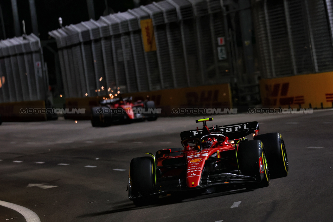 GP SINGAPORE, Carlos Sainz Jr (ESP) Ferrari SF-23.

17.09.2023. Formula 1 World Championship, Rd 16, Singapore Grand Prix, Marina Bay Street Circuit, Singapore, Gara Day.

 - www.xpbimages.com, EMail: requests@xpbimages.com © Copyright: Coates / XPB Images