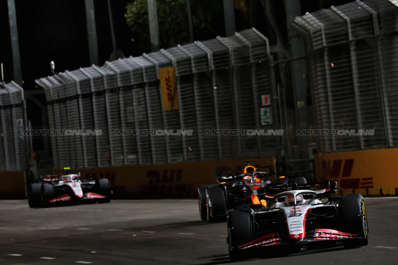 GP SINGAPORE, Kevin Magnussen (DEN) Haas VF-23.

17.09.2023. Formula 1 World Championship, Rd 16, Singapore Grand Prix, Marina Bay Street Circuit, Singapore, Gara Day.

 - www.xpbimages.com, EMail: requests@xpbimages.com © Copyright: Coates / XPB Images