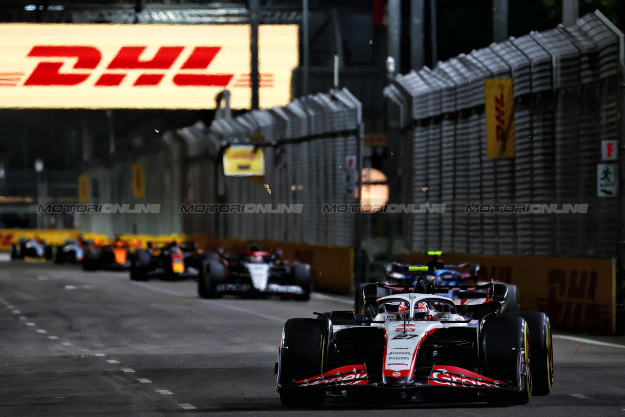 GP SINGAPORE, Nico Hulkenberg (GER) Haas VF-23.

17.09.2023. Formula 1 World Championship, Rd 16, Singapore Grand Prix, Marina Bay Street Circuit, Singapore, Gara Day.

 - www.xpbimages.com, EMail: requests@xpbimages.com © Copyright: Coates / XPB Images